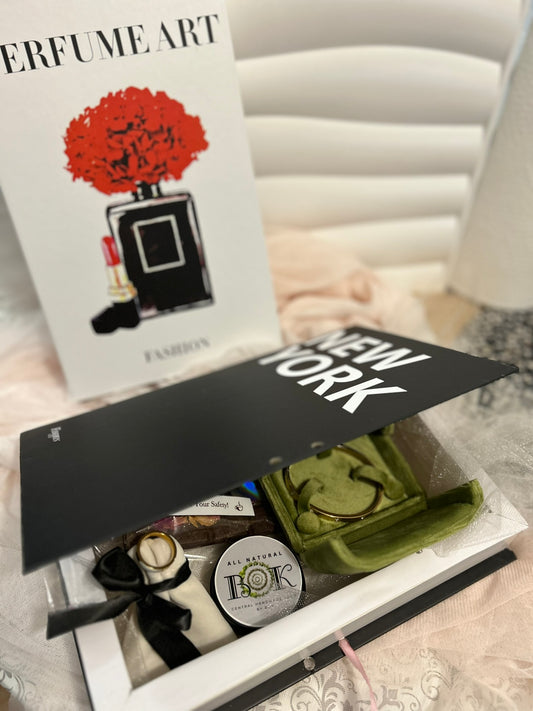 Large Secret Book Simply Spoil Me (gift box)