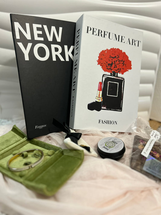 Large Secret Book Simply Spoil Me (gift box)